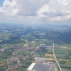 Flugwegposition um 09:51:51: Aufgenommen in der Nähe von Dingolfing-Landau, Deutschland in 1322 Meter
